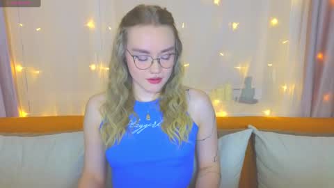 Snapshot of aurora_golden chatting on March 7, 7:16 pm Kate online show from March 7, 7:16 pm
