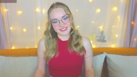 Snapshot of aurora_golden chatting on February 28, 7:35 pm Kate online show from February 28, 7:35 pm
