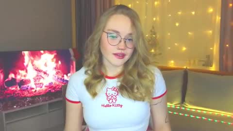 Snapshot of aurora_golden chatting on January 10, 3:48 pm Kate online show from January 10, 3:48 pm