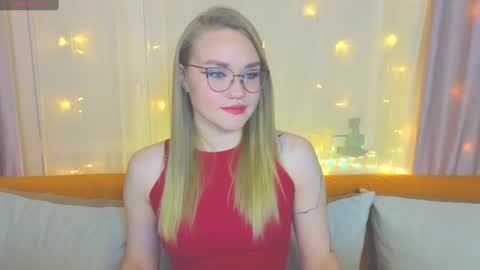 Snapshot of aurora_golden chatting on February 15, 3:17 pm Kate online show from February 15, 3:17 pm
