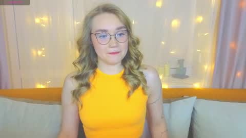 Snapshot of aurora_golden chatting on February 17, 4:17 pm Kate online show from February 17, 4:17 pm