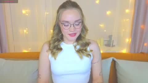 Snapshot of aurora_golden chatting on February 22, 3:47 pm Kate online show from February 22, 3:47 pm