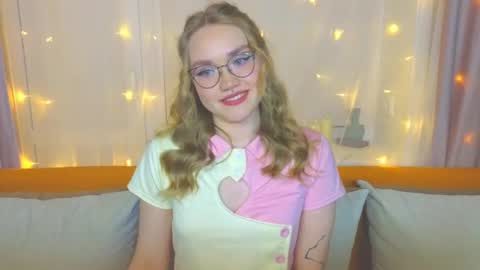 Snapshot of aurora_golden chatting on March 8, 7:53 pm Kate online show from March 8, 7:53 pm