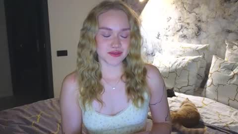 Snapshot of aurora_golden chatting on September 30, 5:23 pm Kate online show from September 30, 5:23 pm