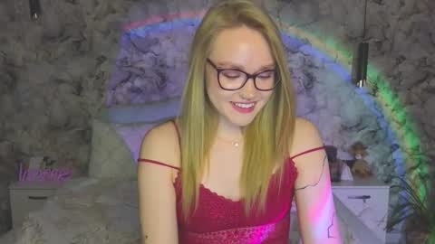 Snapshot of aurora_golden chatting on October 16, 5:01 pm Kate online show from October 16, 5:01 pm