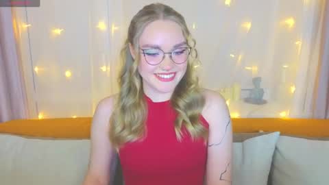 Snapshot of aurora_golden chatting on February 28, 4:31 pm Kate online show from February 28, 4:31 pm