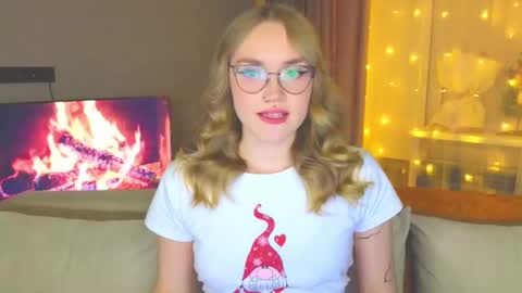 Snapshot of aurora_golden chatting on December 26, 7:05 pm Kate online show from December 26, 7:05 pm