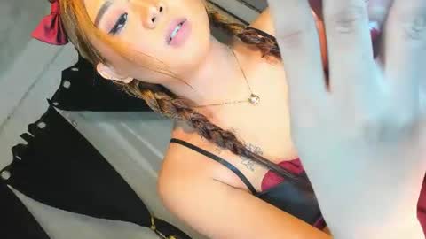 Snapshot of aurora_hera chatting on October 14, 4:37 am Kate online show from October 14, 4:37 am