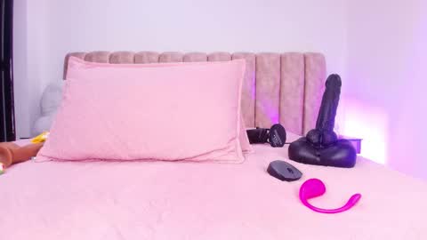 auroraa_miller online show from November 18, 11:57 am