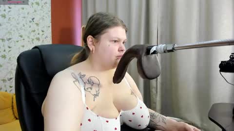 Aurora online show from April 14, 7:00 am