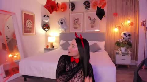 Snapshot of auroraevans__ chatting on October 16, 9:57 pm Aurora online show from October 16, 9:57 pm