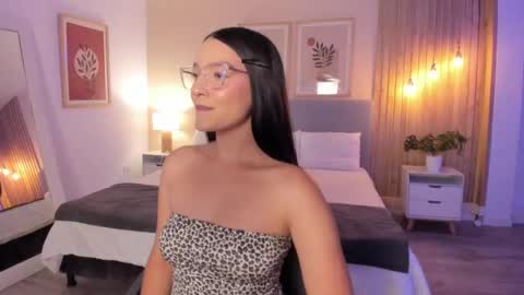 Snapshot of auroraevans__ chatting on September 9, 9:59 pm Aurora online show from September 9, 9:59 pm
