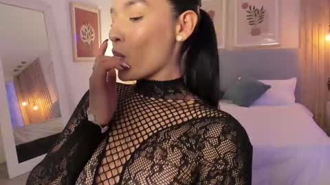 Snapshot of auroraevans__ chatting on October 4, 9:45 pm Aurora online show from October 4, 9:45 pm