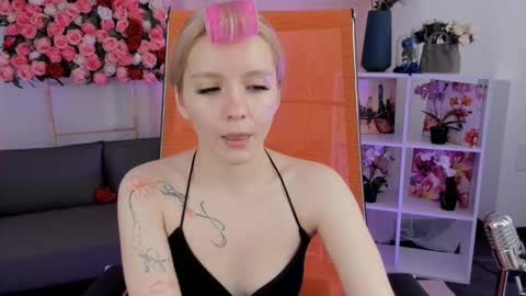 aurorawrenfield online show from February 24, 4:37 am