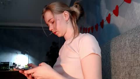 Aya online show from March 1, 6:12 pm