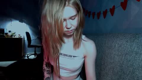 Aya online show from February 21, 7:50 pm