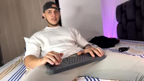 A online show from December 19, 10:38 pm