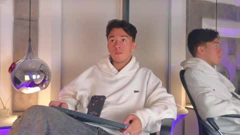 austinreeds online show from April 17, 12:29 pm