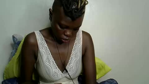 autumnbeagle online show from October 19, 7:24 am