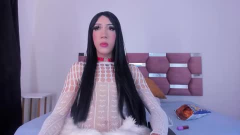 avagrey_ online show from October 7, 4:30 am