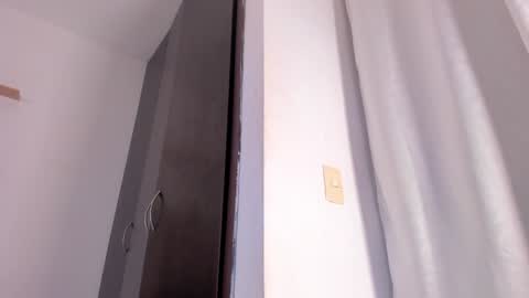 Snapshot of avaline_blanc chatting on February 5, 3:23 am Avaline Help me reach 100 likes TRANSMISSION EVERY DAY FROM 39 PM online show from February 5, 3:23 am