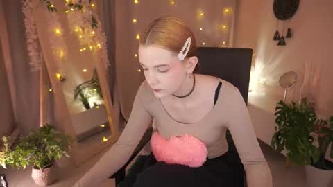 Snapshot of avaryder chatting on October 1, 2:49 pm Ava online show from October 1, 2:49 pm