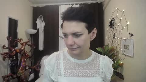 Snapshot of avasaturnian chatting on October 15, 12:28 pm avasaturnian online show from October 15, 12:28 pm