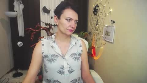 Snapshot of avasaturnian chatting on October 19, 10:31 am avasaturnian online show from October 19, 10:31 am