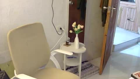 Rhian online show from November 24, 4:11 am