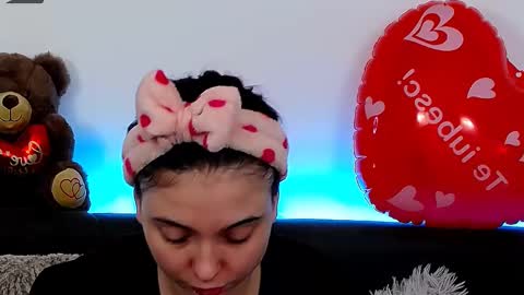 AveryWillow online show from February 26, 11:32 am