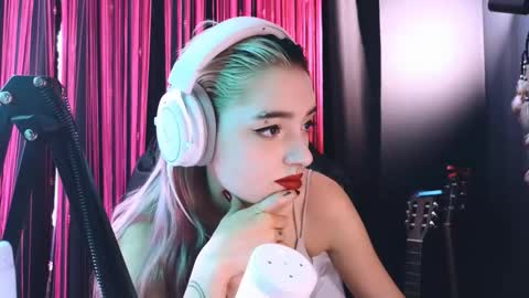 Snapshot of avi_nile chatting on September 22, 4:38 am Avriel online show from September 22, 4:38 am