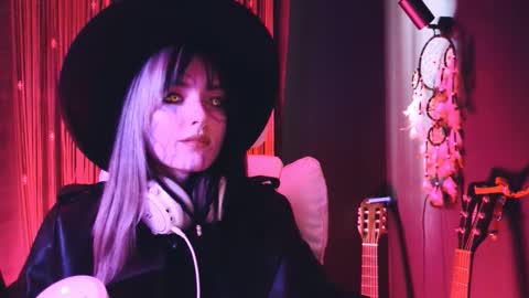 Snapshot of avi_nile chatting on November 1, 4:33 am Avriel online show from November 1, 4:33 am