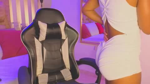 AVIS  online show from March 15, 9:07 pm