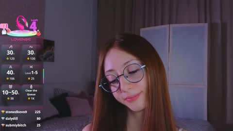 Snapshot of avrillemell chatting on October 11, 10:46 pm Avril online show from October 11, 10:46 pm