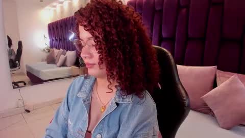 Avril  online show from December 15, 11:39 am