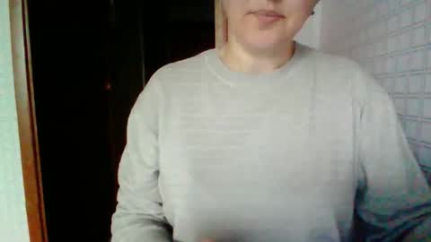 awesomeladyy online show from April 2, 8:10 am