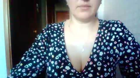 awesomeladyy online show from April 5, 8:00 am