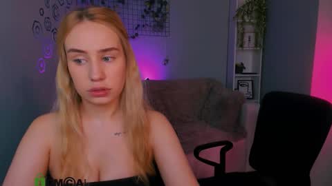 Snapshot of awesomemonica chatting on October 4, 7:11 pm monica online show from October 4, 7:11 pm