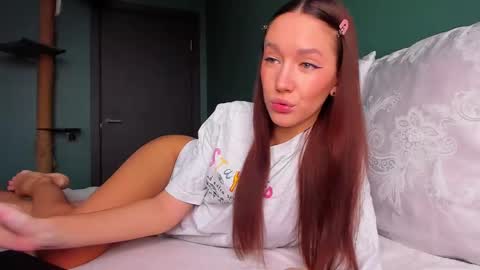 Snapshot of awgustina_sweetheart22 chatting on February 9, 9:47 am Awgustina online show from February 9, 9:47 am