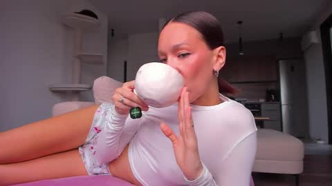 Snapshot of awgustina_sweetheart22 chatting on September 17, 8:51 am Awgustina online show from September 17, 8:51 am