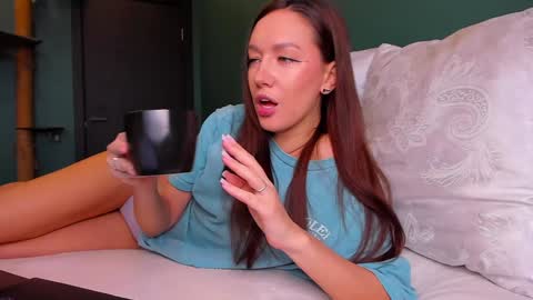 Snapshot of awgustina_sweetheart22 chatting on February 2, 10:24 am Awgustina online show from February 2, 10:24 am