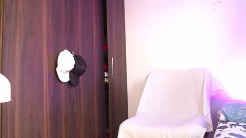 Independiente Model online show from December 22, 7:09 pm