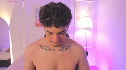 Yooung King  online show from February 13, 2:42 pm