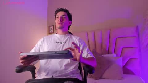 Yooung King  online show from March 2, 11:50 am