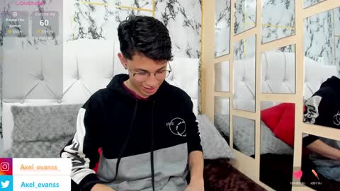 Axel Evanss online show from February 5, 1:11 pm