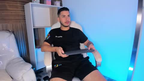 Snapshot of axel_grey_ chatting on September 22, 1:04 pm axel_grey_ online show from September 22, 1:04 pm