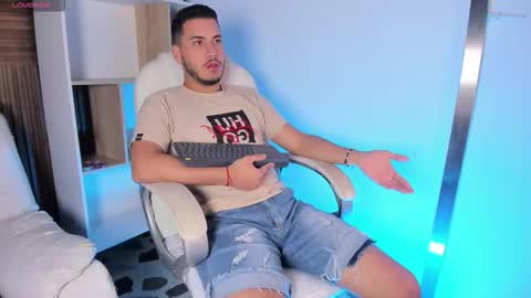 Snapshot of axel_grey_ chatting on September 27, 1:20 pm axel_grey_ online show from September 27, 1:20 pm