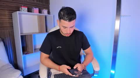 Snapshot of axel_grey_ chatting on September 20, 12:41 pm axel_grey_ online show from September 20, 12:41 pm