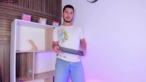 Snapshot of axel_grey_ chatting on October 7, 1:18 pm axel_grey_ online show from October 7, 1:18 pm