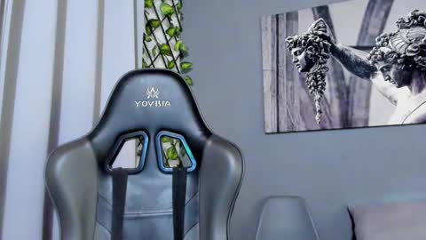 Snapshot of axel_owen chatting on February 16, 10:10 pm Axel online show from February 16, 10:10 pm